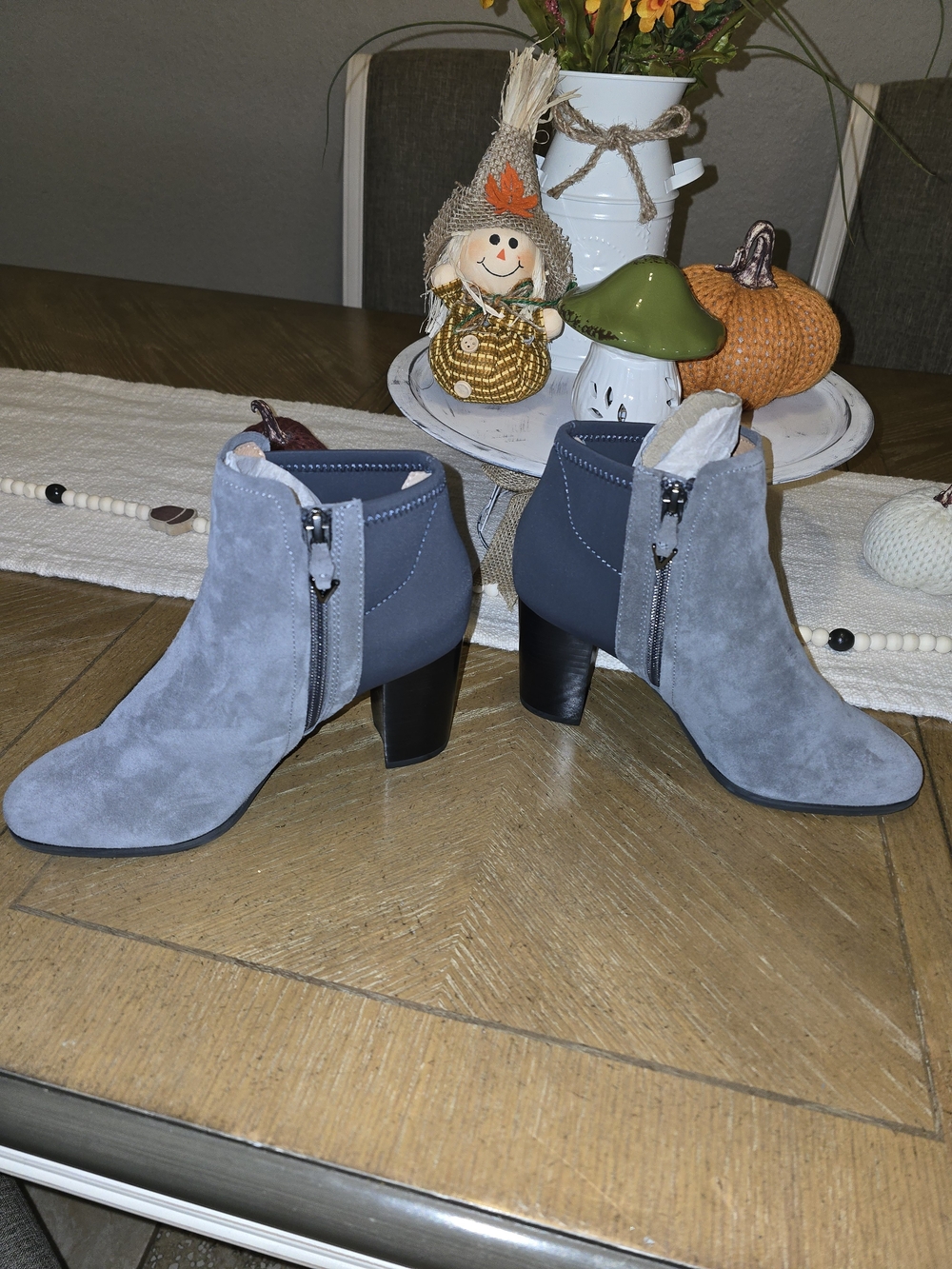 Vionic Gray Suede Ankle Booties with Side Zip Size 7